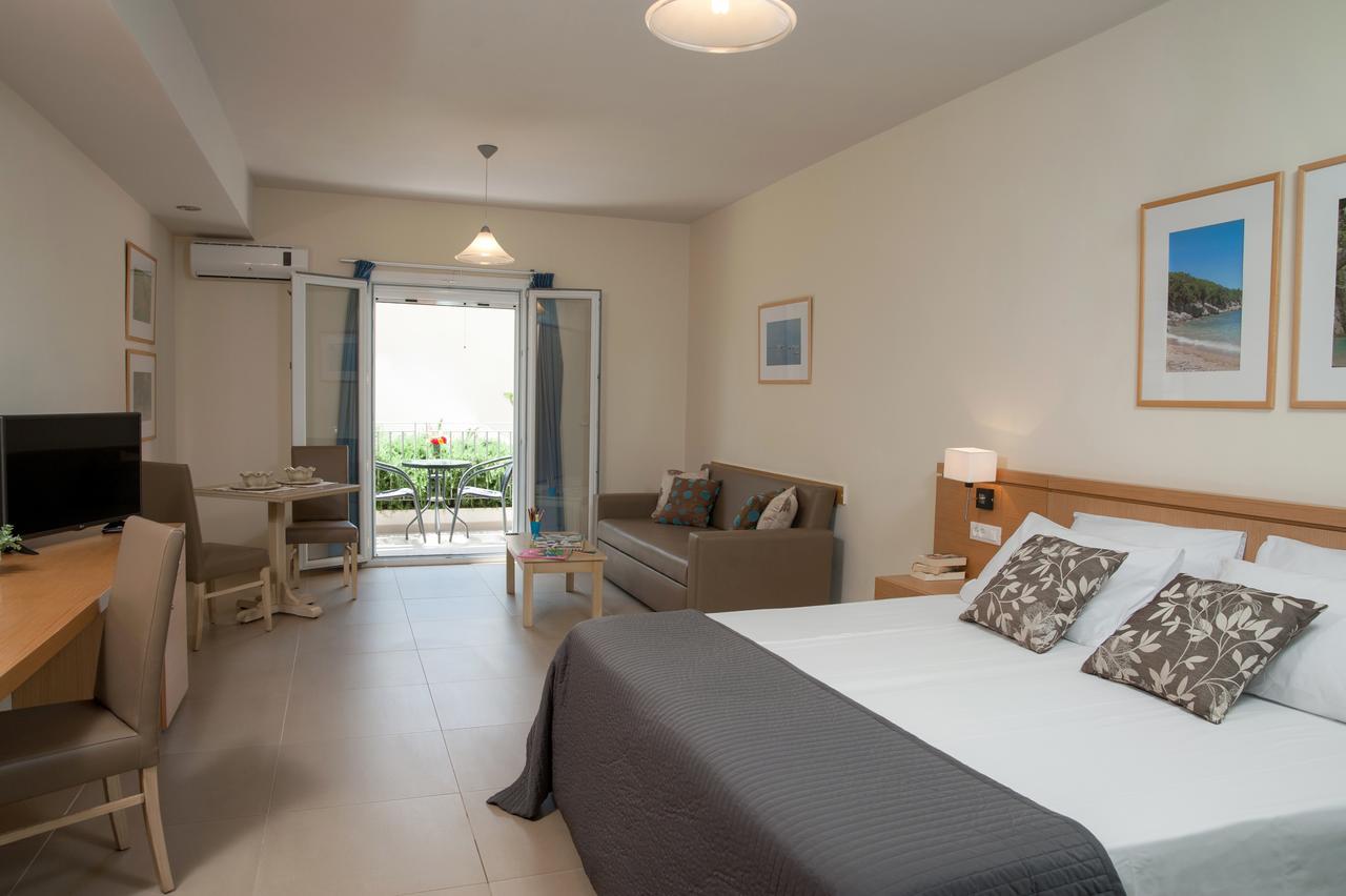 Hotel Estia ฟีนีคุนตา ภายนอก รูปภาพ